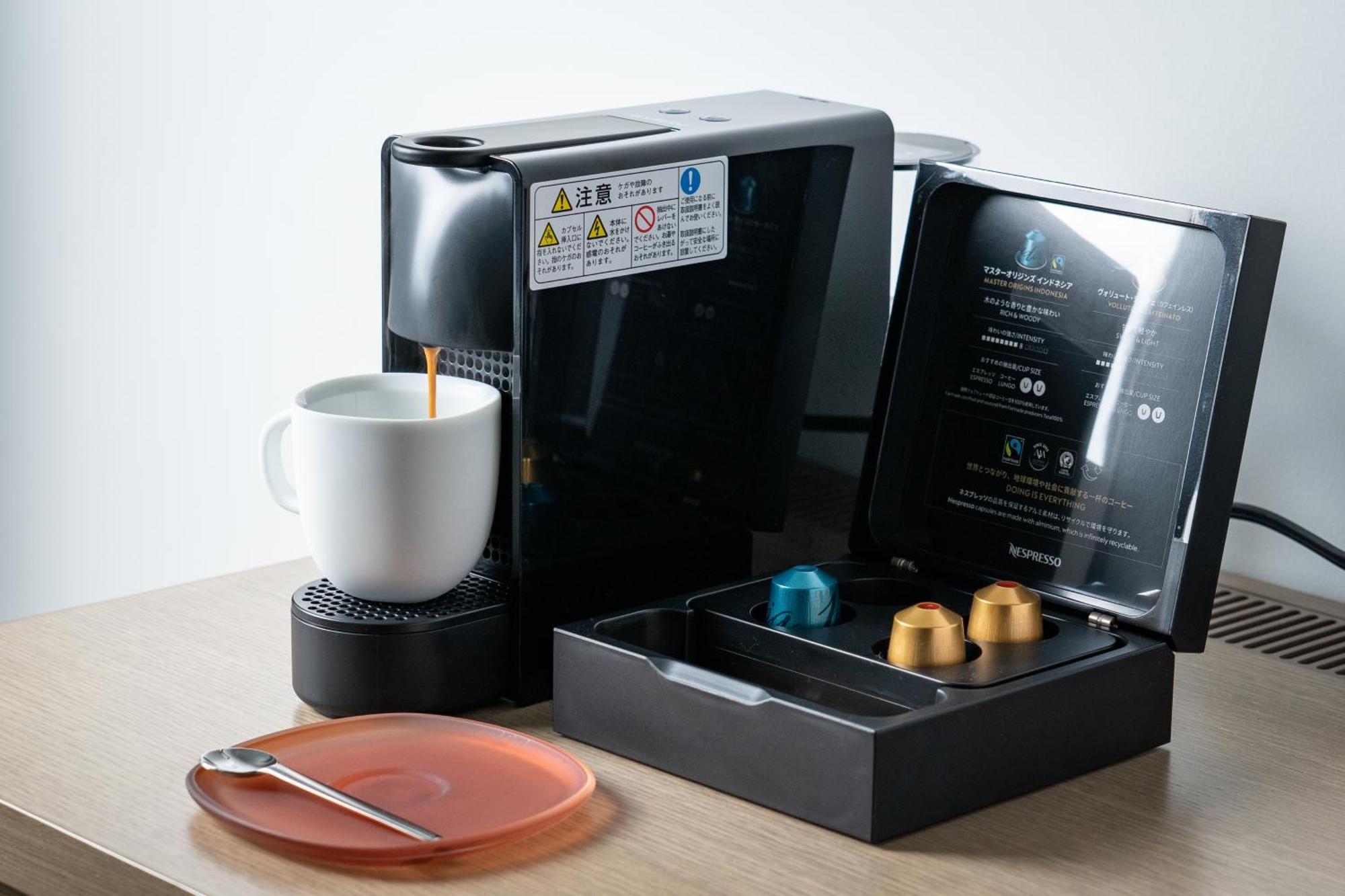 더 로얄 파크 호텔 아이코닉 교토 외부 사진 A Nespresso coffee machine