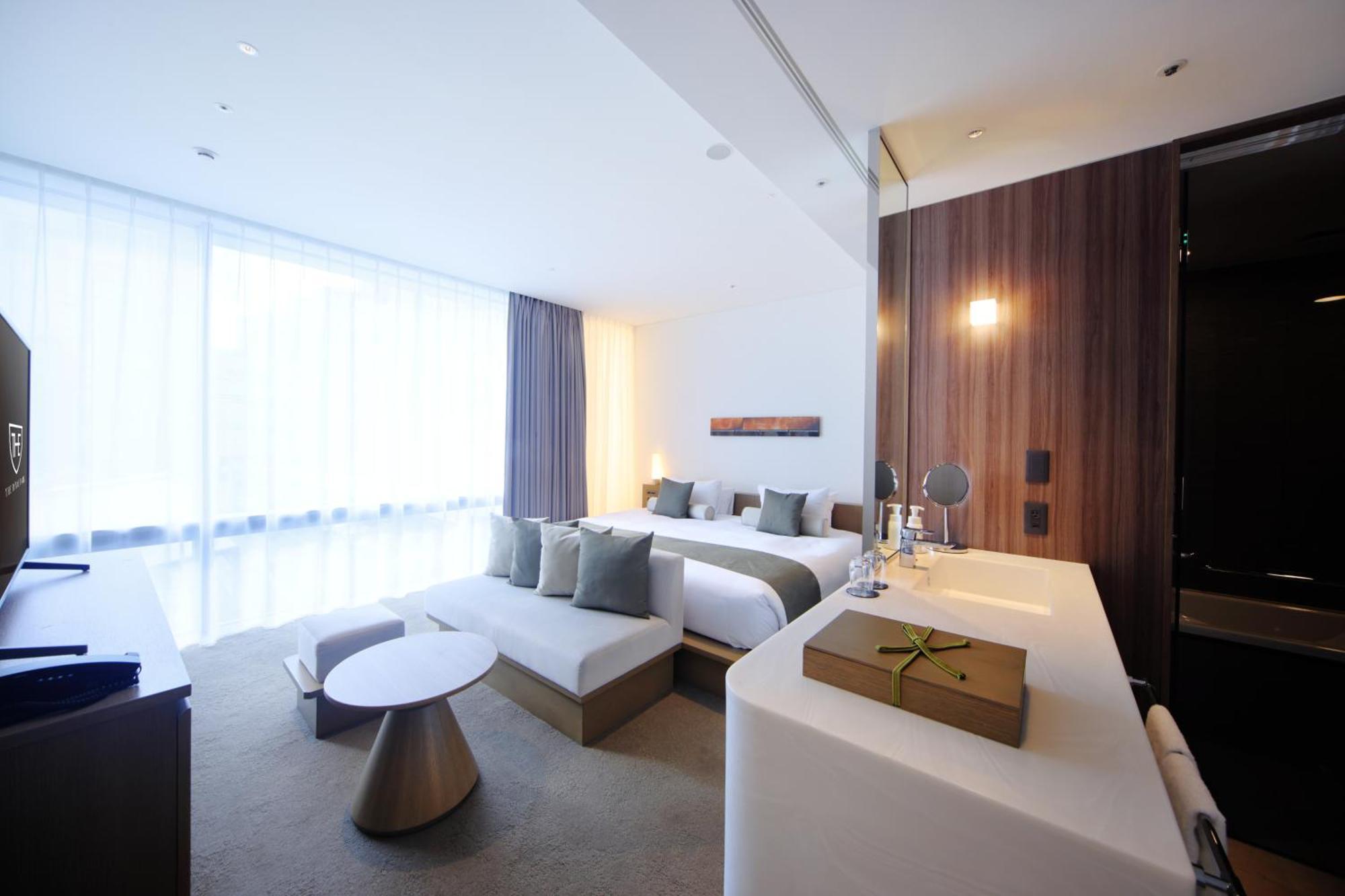 더 로얄 파크 호텔 아이코닉 교토 외부 사진 A room at the hotel