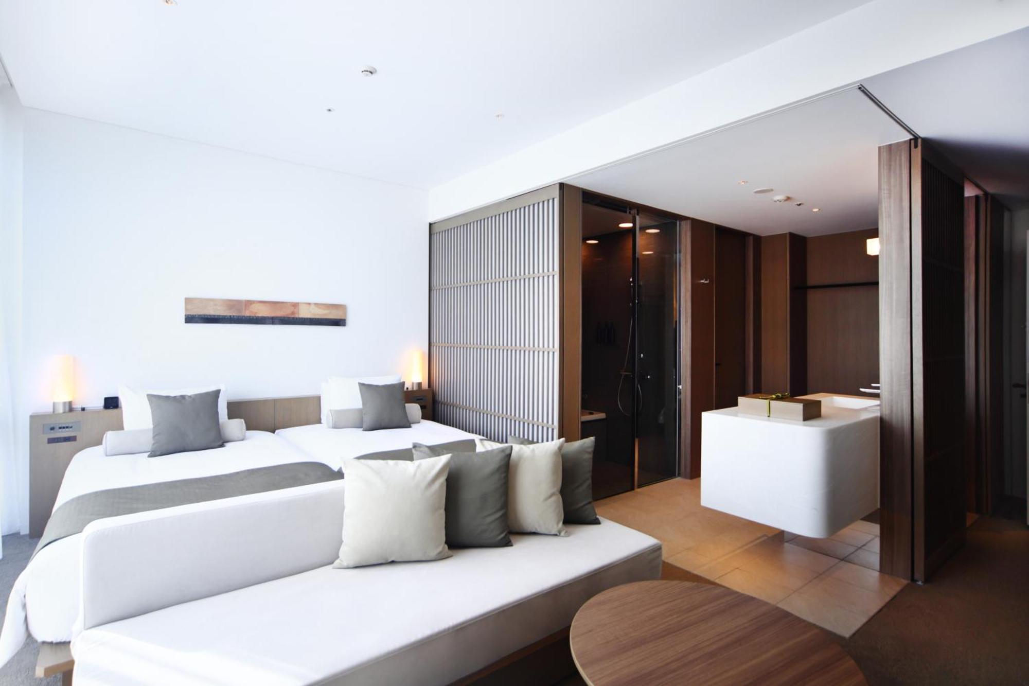 더 로얄 파크 호텔 아이코닉 교토 외부 사진 A room at the hotel