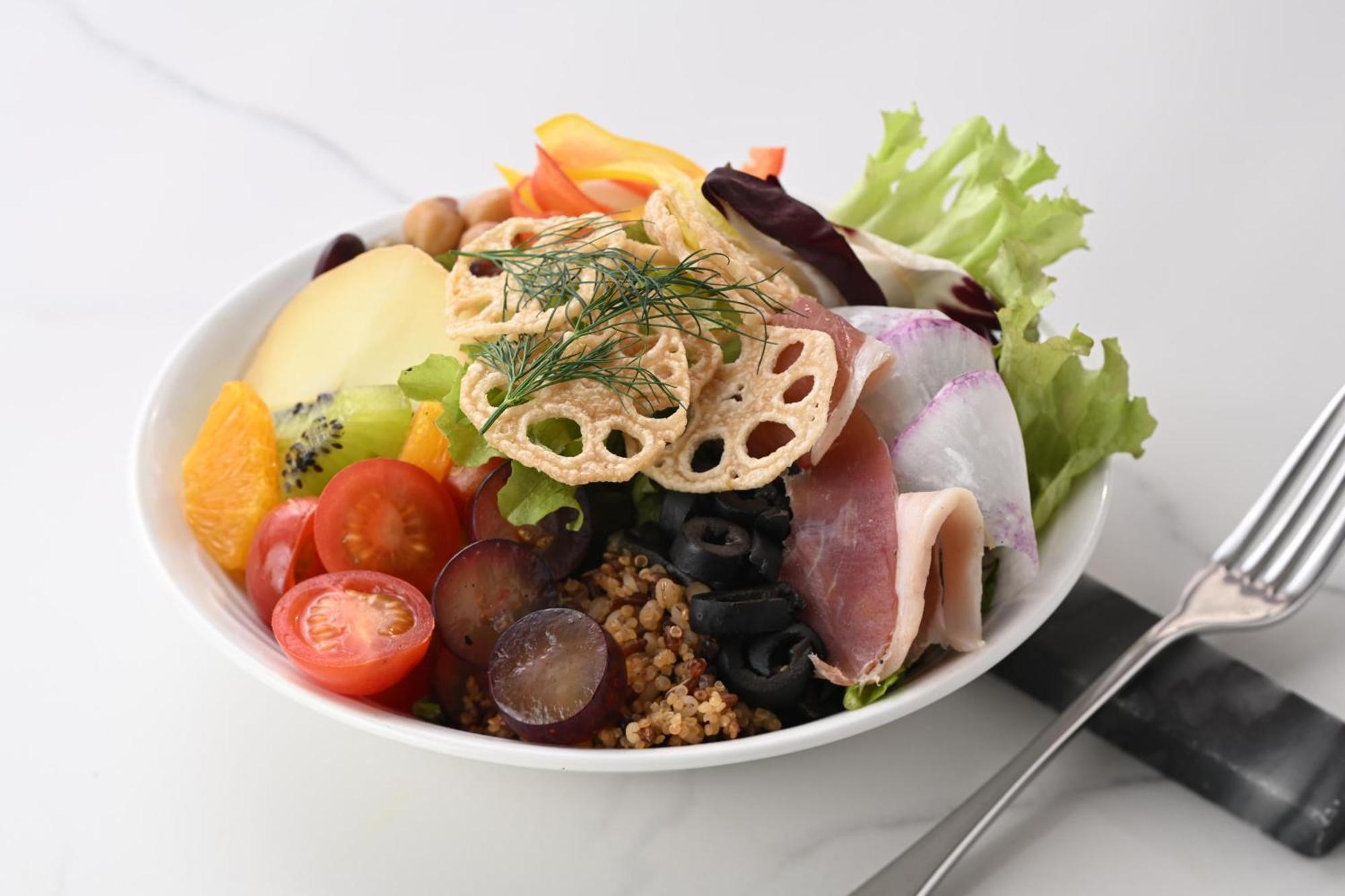 더 로얄 파크 호텔 아이코닉 교토 외부 사진 A salad with lotus root