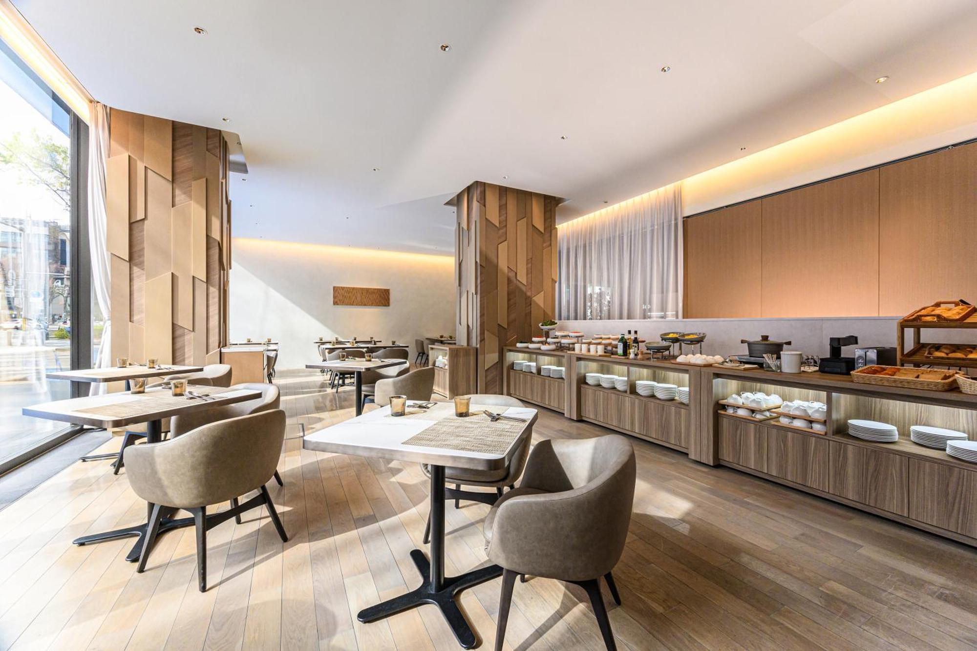 더 로얄 파크 호텔 아이코닉 교토 외부 사진 The Lounge at London Heathrow Airport