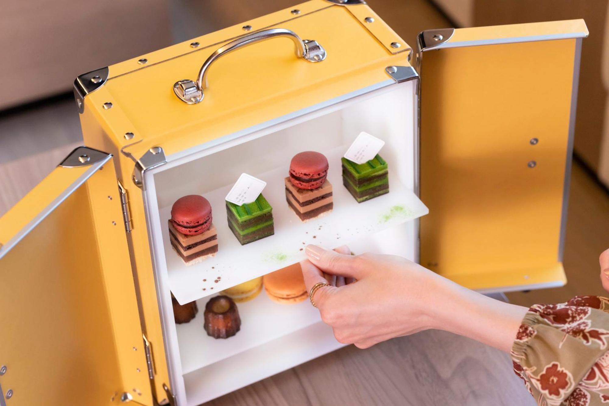 더 로얄 파크 호텔 아이코닉 교토 외부 사진 A food delivery box