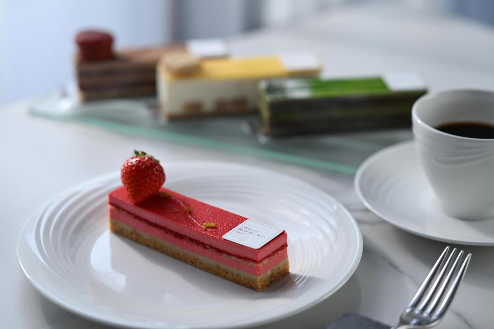 더 로얄 파크 호텔 아이코닉 교토 외부 사진 A strawberry parfait